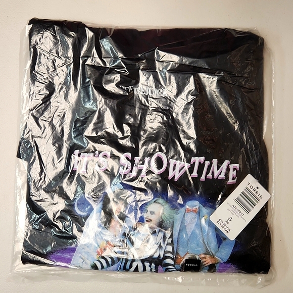 ❤️NWT VINTAGE TORRID BEETLEJUICE MOVIE TEE - ITS SHOWTIME - HALLOWEEN PLUS SIZE - Picture 9 of 14